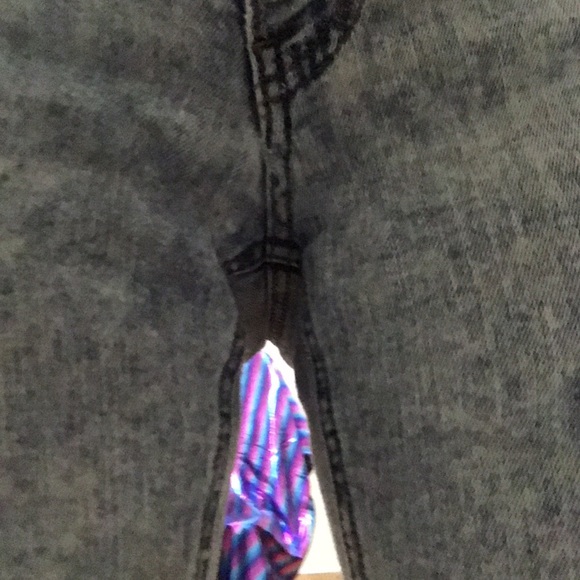 Acid wash high waist distressed Wax Jean - Picture 4 of 7